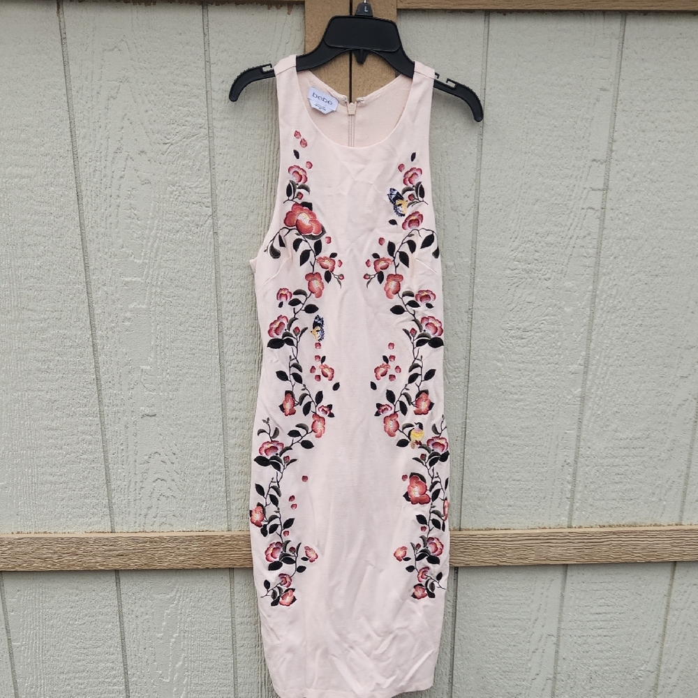 Bebe Embroidered Floral Garden Party Romantic Sheath Sleeveless Pink Small